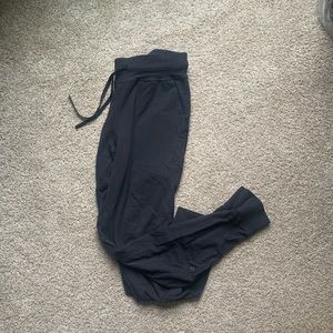 Lululemon ready to rulu black joggers
